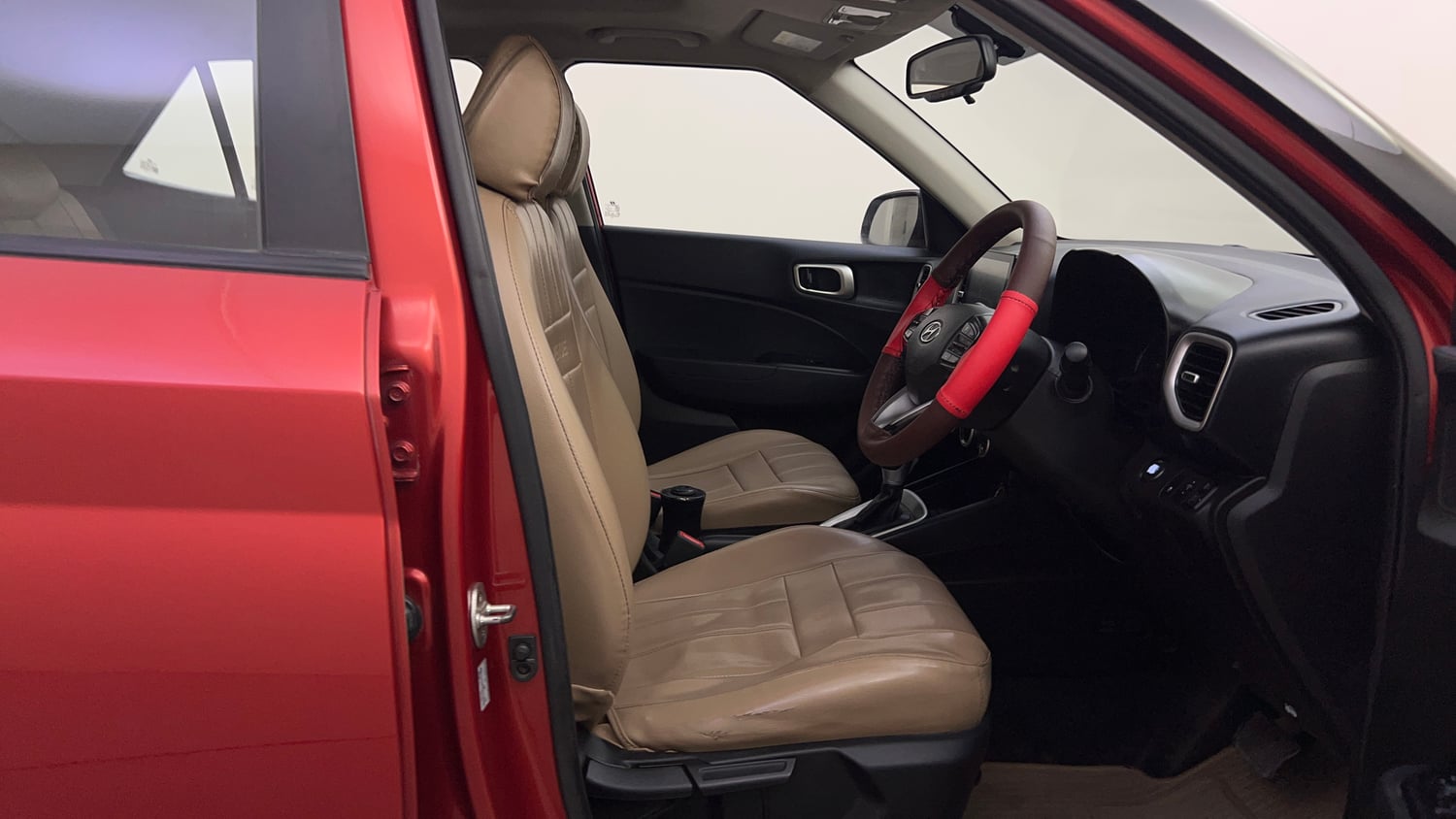 Used 2020 Hyundai Venue SX Plus 1.0 Turbo DCT Petrol Automatic interior RIGHT SIDE FRONT DOOR CABIN VIEW