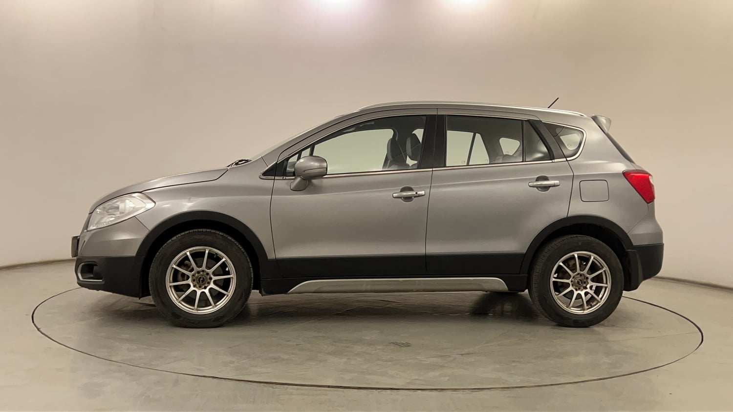 Used 2015 Maruti Suzuki S-Cross Alpha 1.6 Diesel Manual exterior LEFT SIDE VIEW