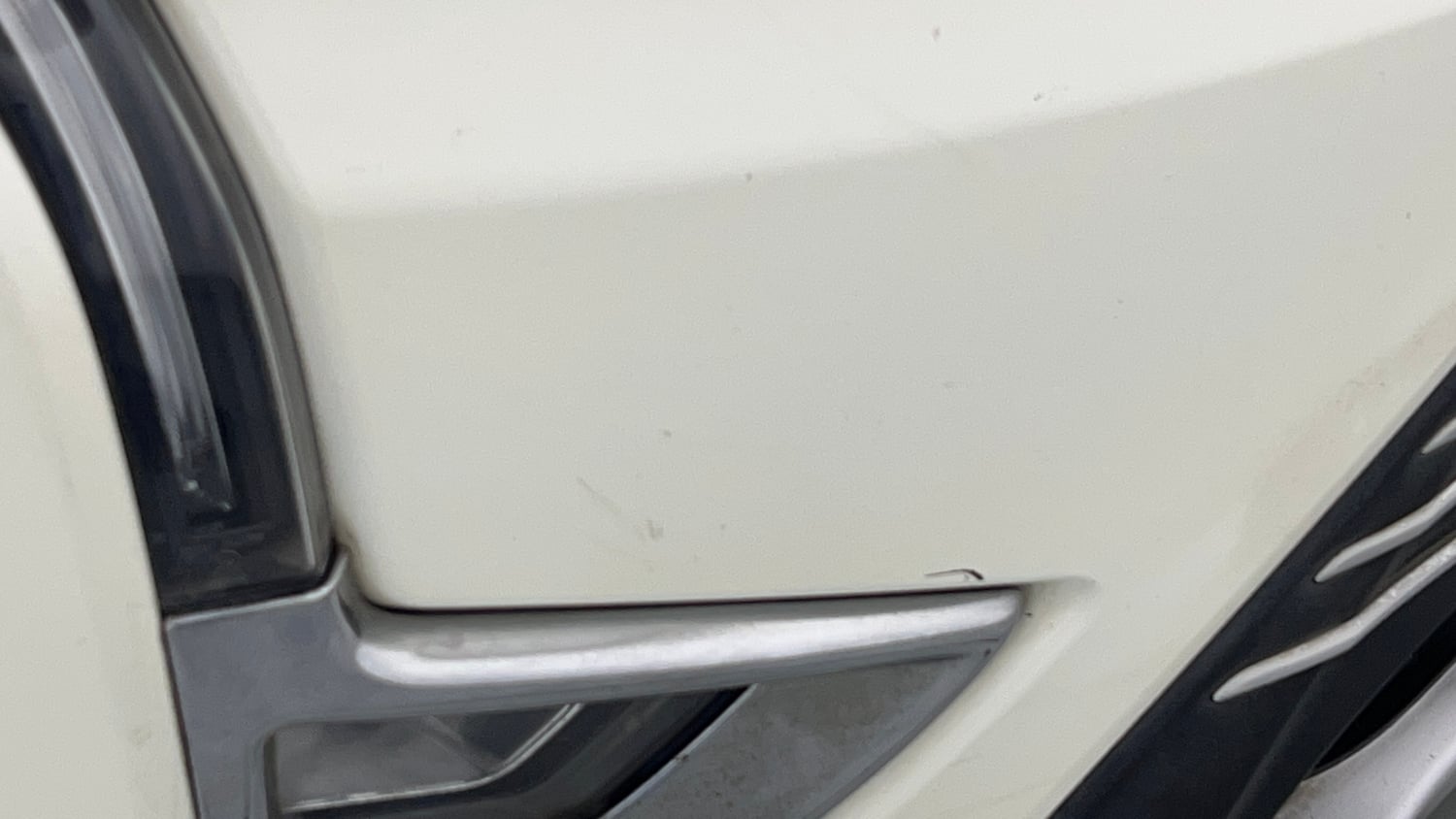 Used 2022 Mahindra XUV 300 W8 1.2 Petrol Petrol Manual dents MINOR SCRATCH