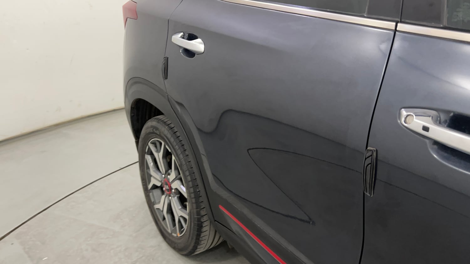 Used 2020 kia Seltos GTX Plus DCT 1.4 Petrol Automatic dents MINOR SCRATCH