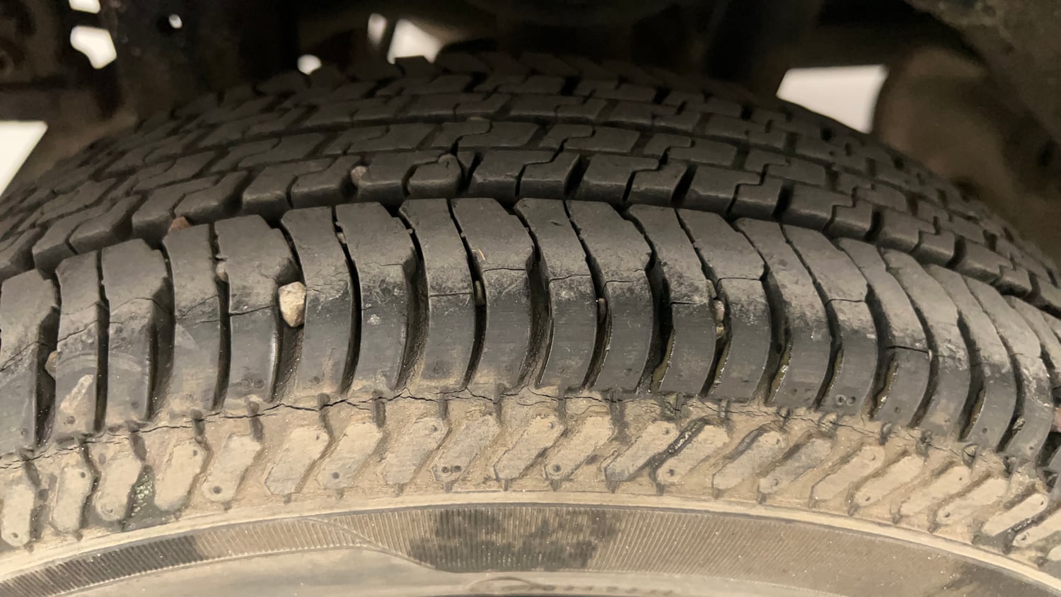 Used 2016 Maruti Suzuki Alto K10 VXi AMT Petrol Automatic tyres RIGHT REAR TYRE TREAD VIEW
