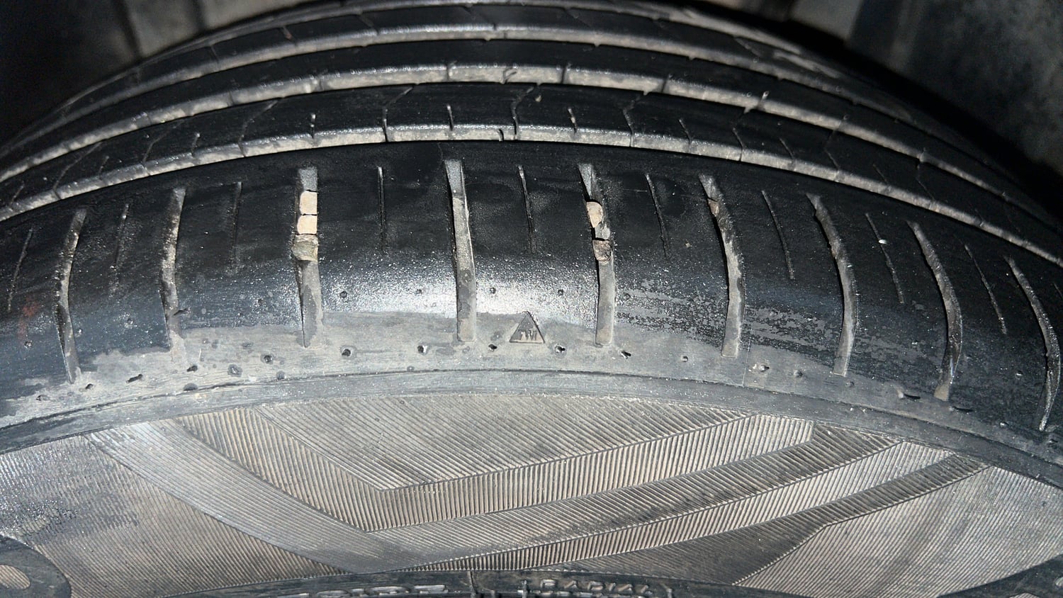Used 2021 Maruti Suzuki XL6 Zeta AT Petrol Petrol Automatic tyres LEFT REAR TYRE TREAD VIEW