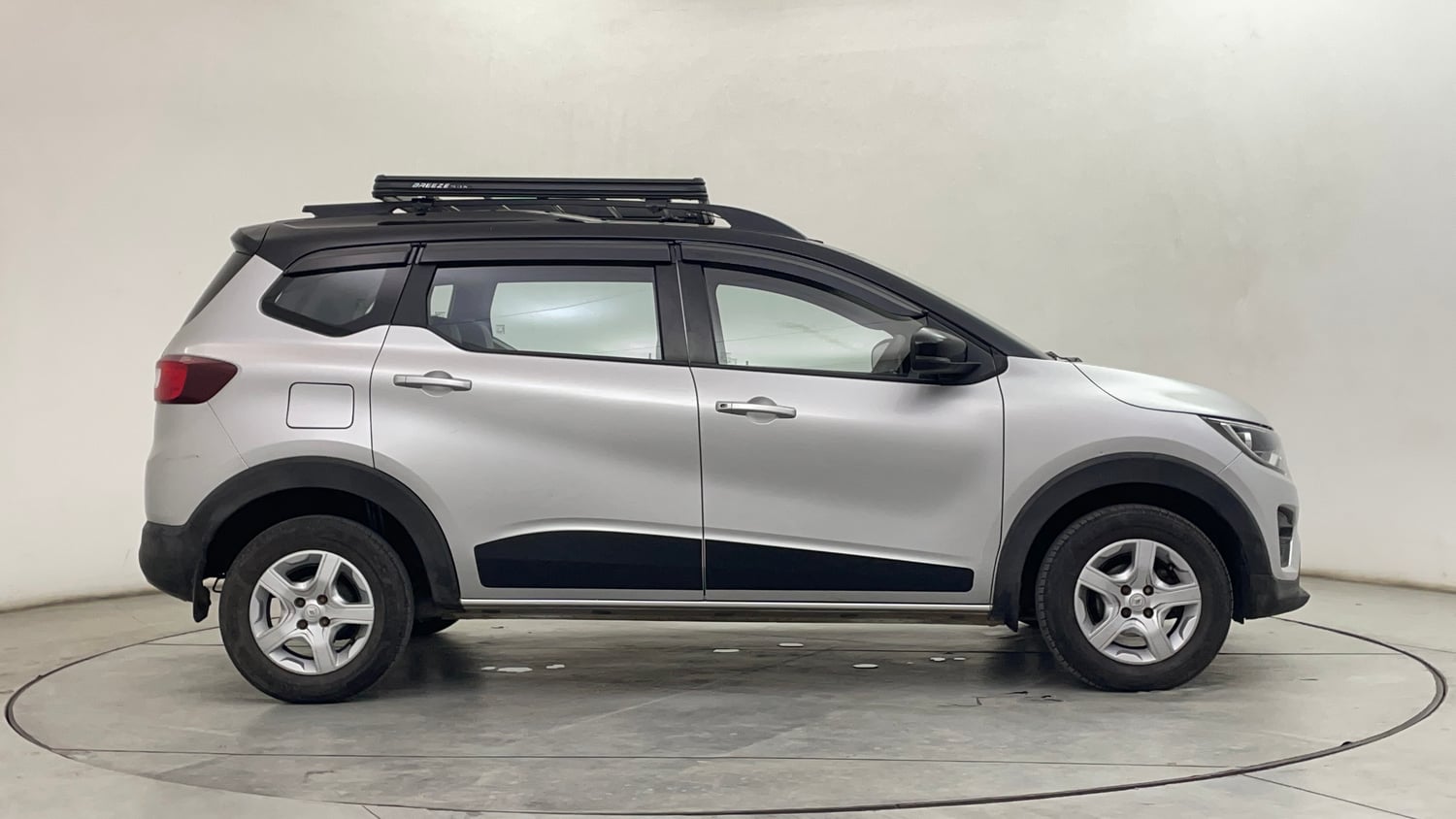 Used 2022 Renault Triber Limited Edition Petrol Manual exterior RIGHT SIDE VIEW