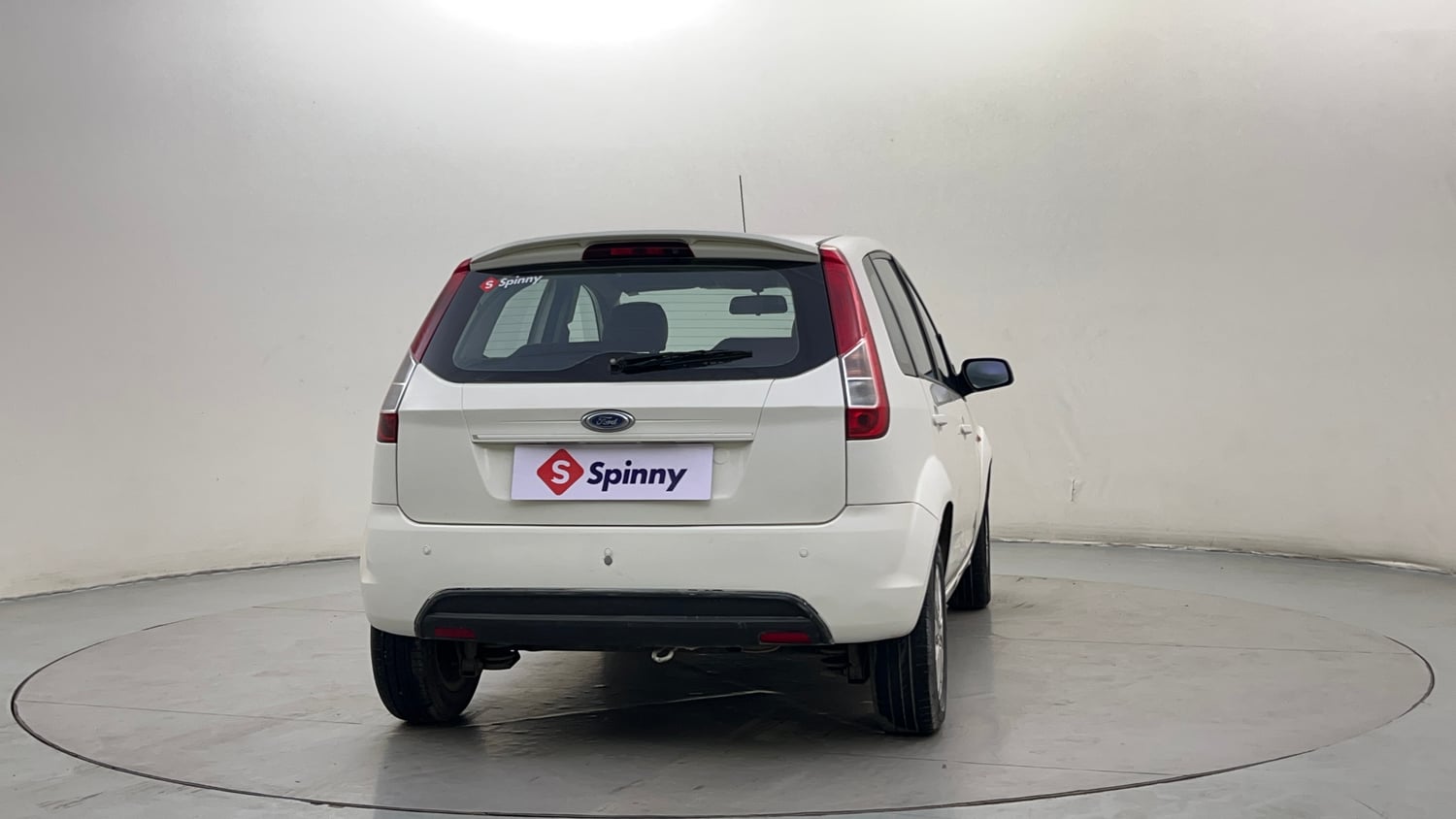 Used 2013 Ford Figo Duratec Petrol Titanium 1.2 Petrol Manual exterior RIGHT REAR CORNER VIEW