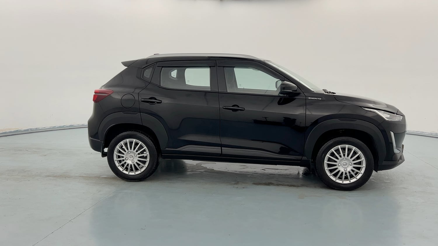 Used 2024 Nissan Magnite XL Petrol Manual exterior RIGHT SIDE VIEW