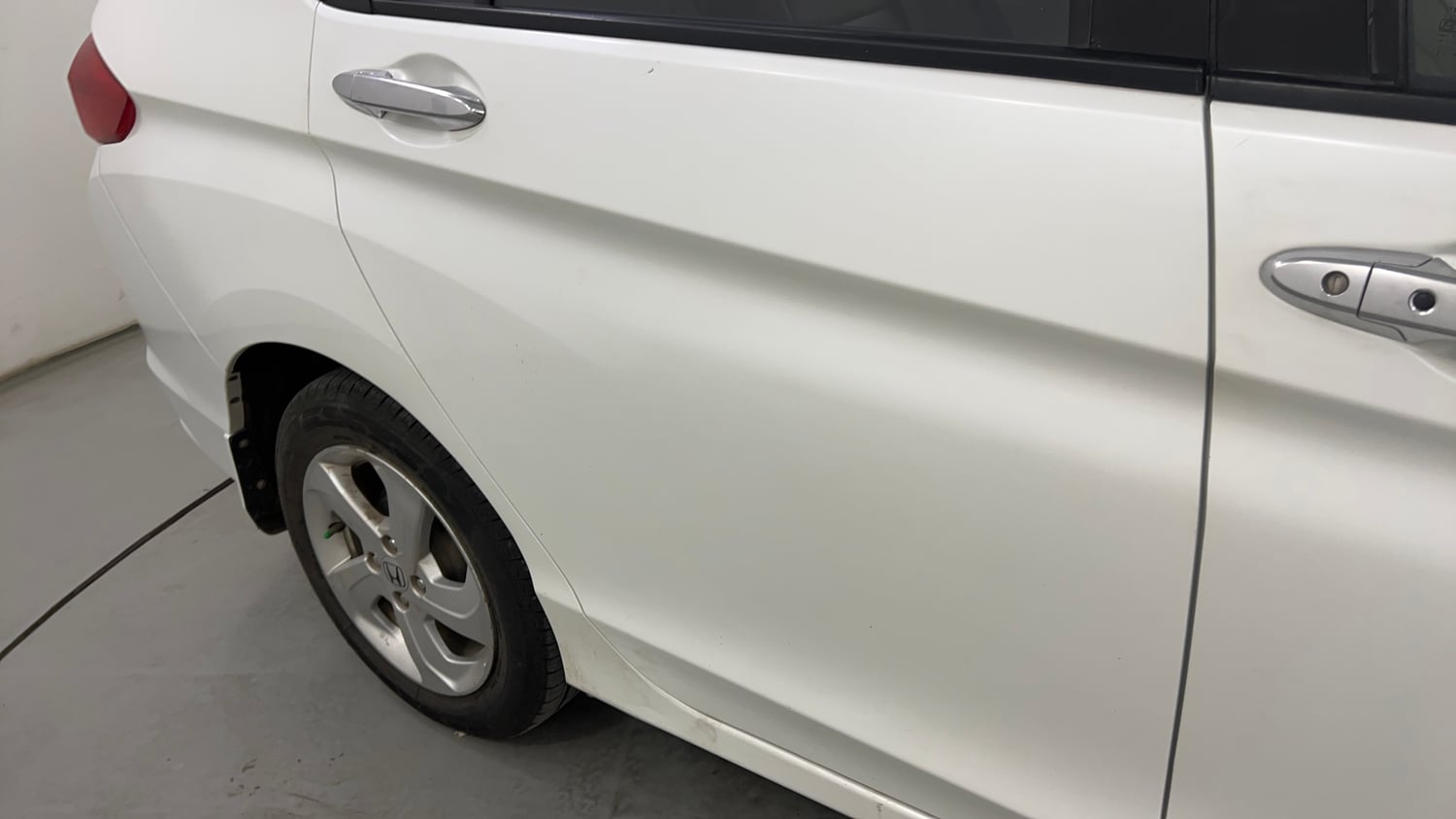 Used 2016 Honda City VX Petrol Manual dents MINOR SCRATCH