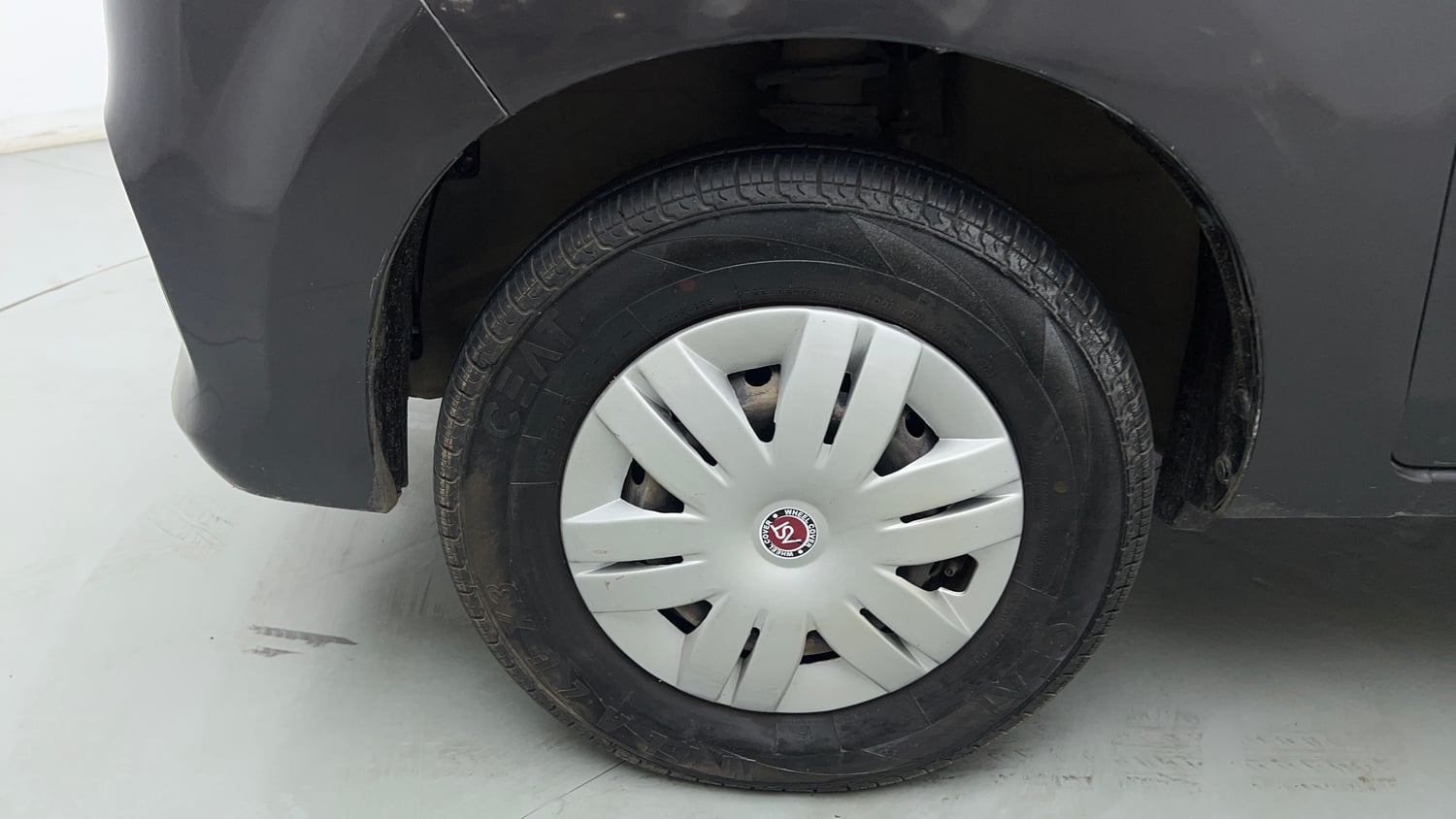 Used 2016 Maruti Suzuki Alto 800 LXi Petrol Manual tyres LEFT FRONT TYRE RIM VIEW