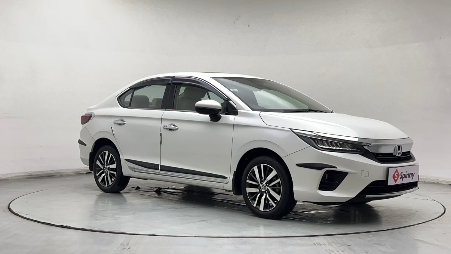 Used 2022 Honda City ZX CVT Petrol Petrol Automatic exterior RIGHT FRONT CORNER VIEW