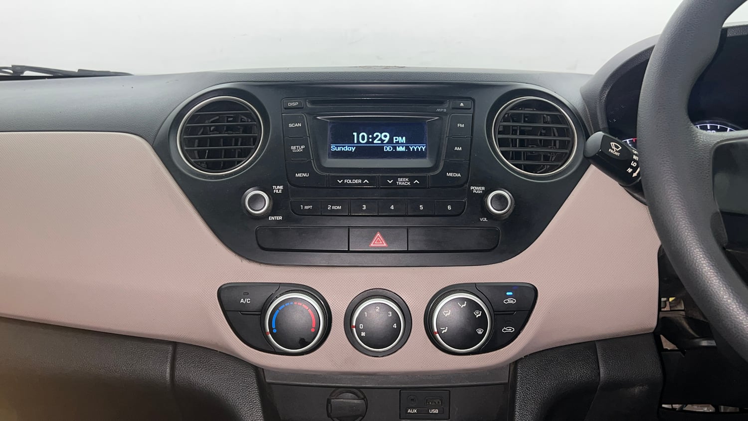 Used 2014 Hyundai Grand i10 Sportz 1.2 Kappa VTVT Petrol Manual top_features Integrated (in-dash) music system