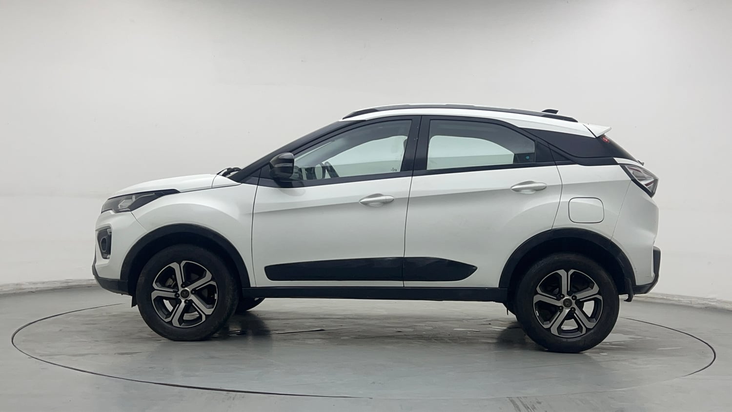 Used 2022 Tata Nexon XZA Plus (O) Petrol Automatic exterior LEFT SIDE VIEW