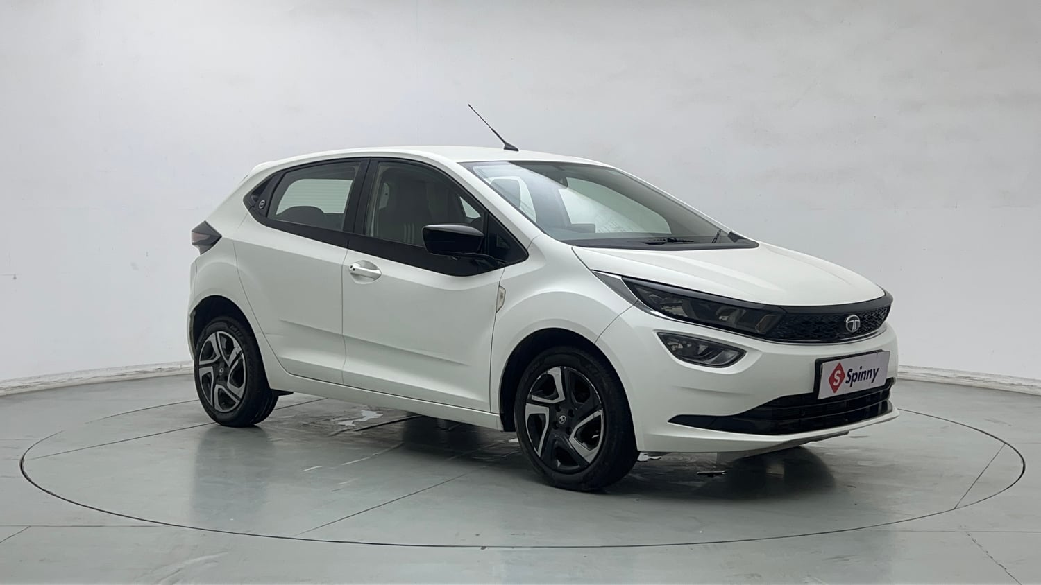 Used 2024 Tata Altroz XT Petrol Petrol Manual exterior RIGHT FRONT CORNER VIEW