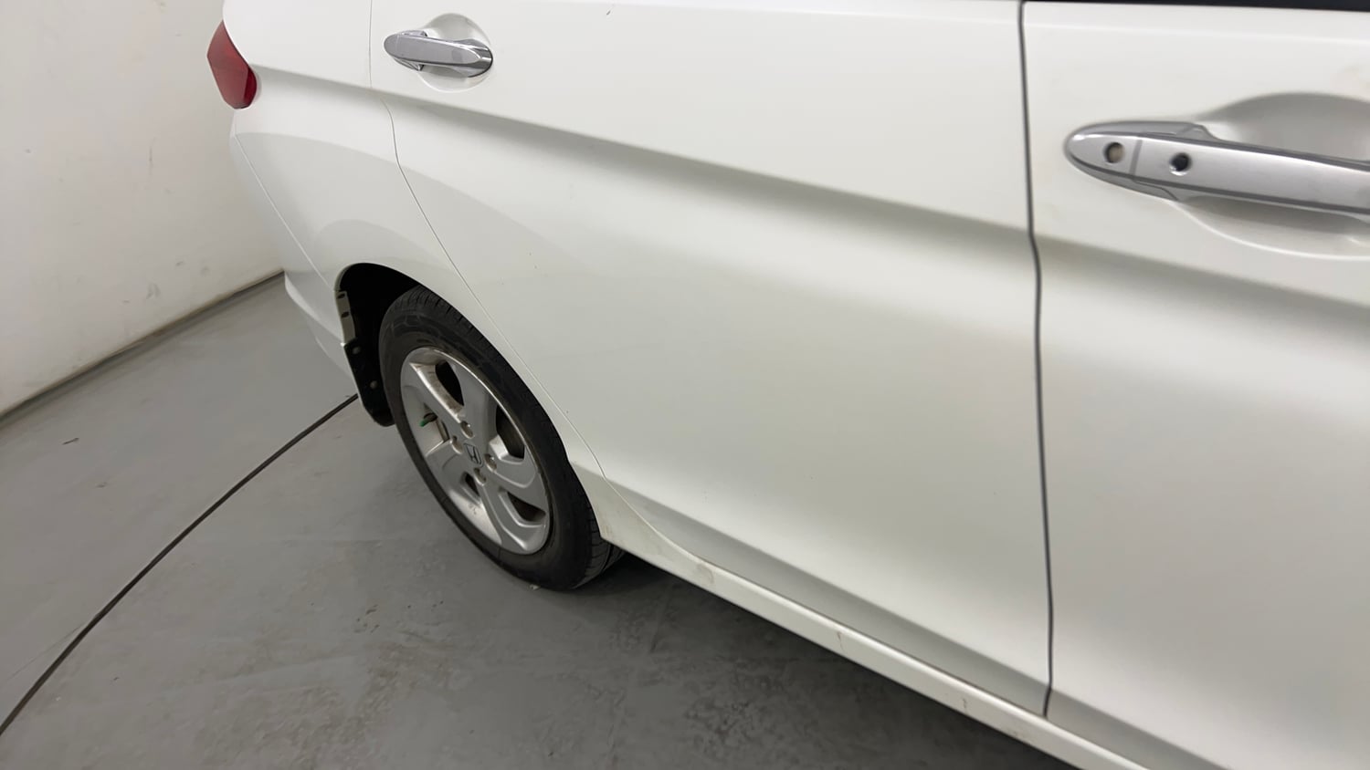 Used 2016 Honda City VX Petrol Manual dents MINOR DENT