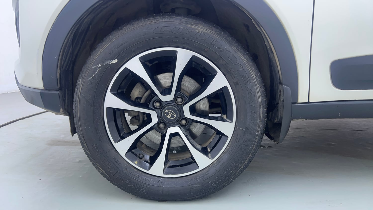 Used 2020 Tata Nexon XZA Plus (S) Petrol Automatic tyres LEFT FRONT TYRE RIM VIEW