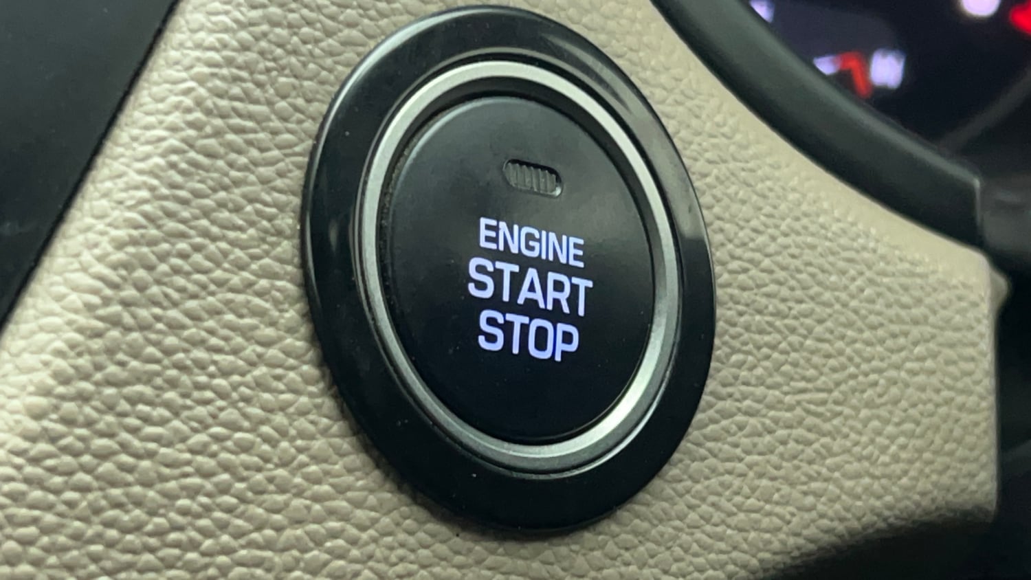 Used 2018 Hyundai Elite i20 Asta 1.2 (O) Petrol Manual top_features Keyless start