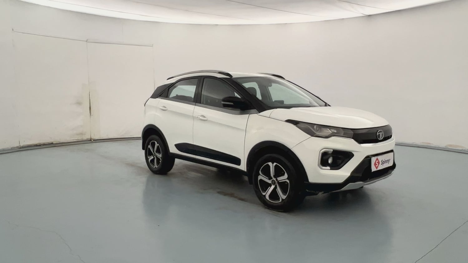 Used 2021 Tata Nexon XZ Plus Petrol Manual exterior RIGHT FRONT CORNER VIEW