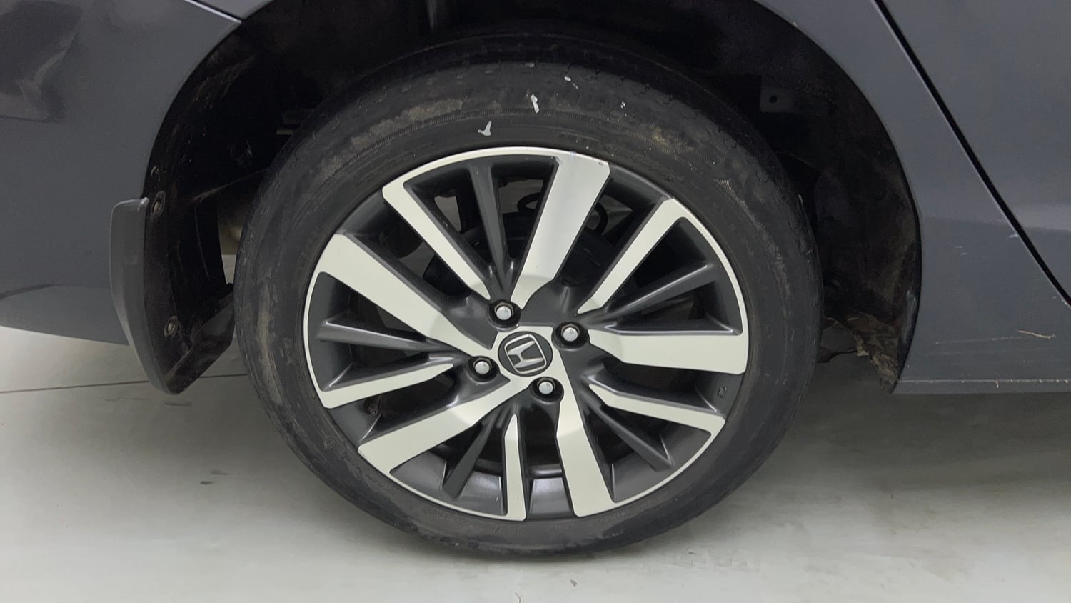 Used 2022 Honda City ZX CVT Petrol Petrol Automatic tyres RIGHT REAR TYRE RIM VIEW