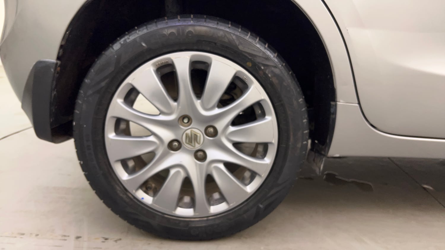 Used 2017 Maruti Suzuki Baleno Zeta 1.2 Petrol Manual tyres RIGHT REAR TYRE RIM VIEW