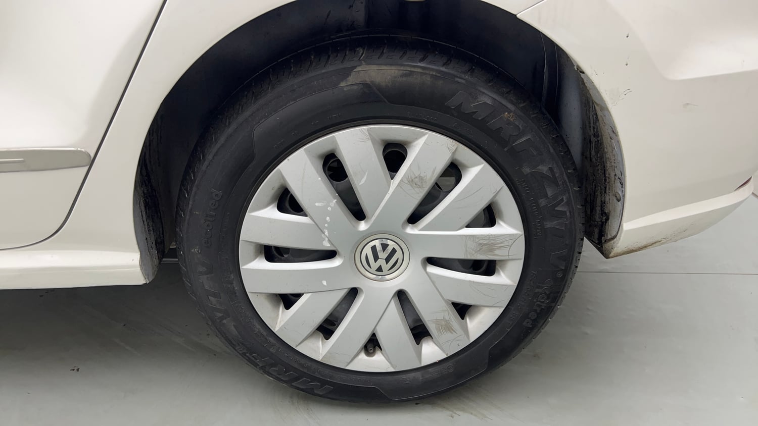 Used 2016 volkswagen Ameo Comfortline 1.2 Petrol+cng(Outside fitted) Petrol+cng Manual tyres LEFT REAR TYRE RIM VIEW