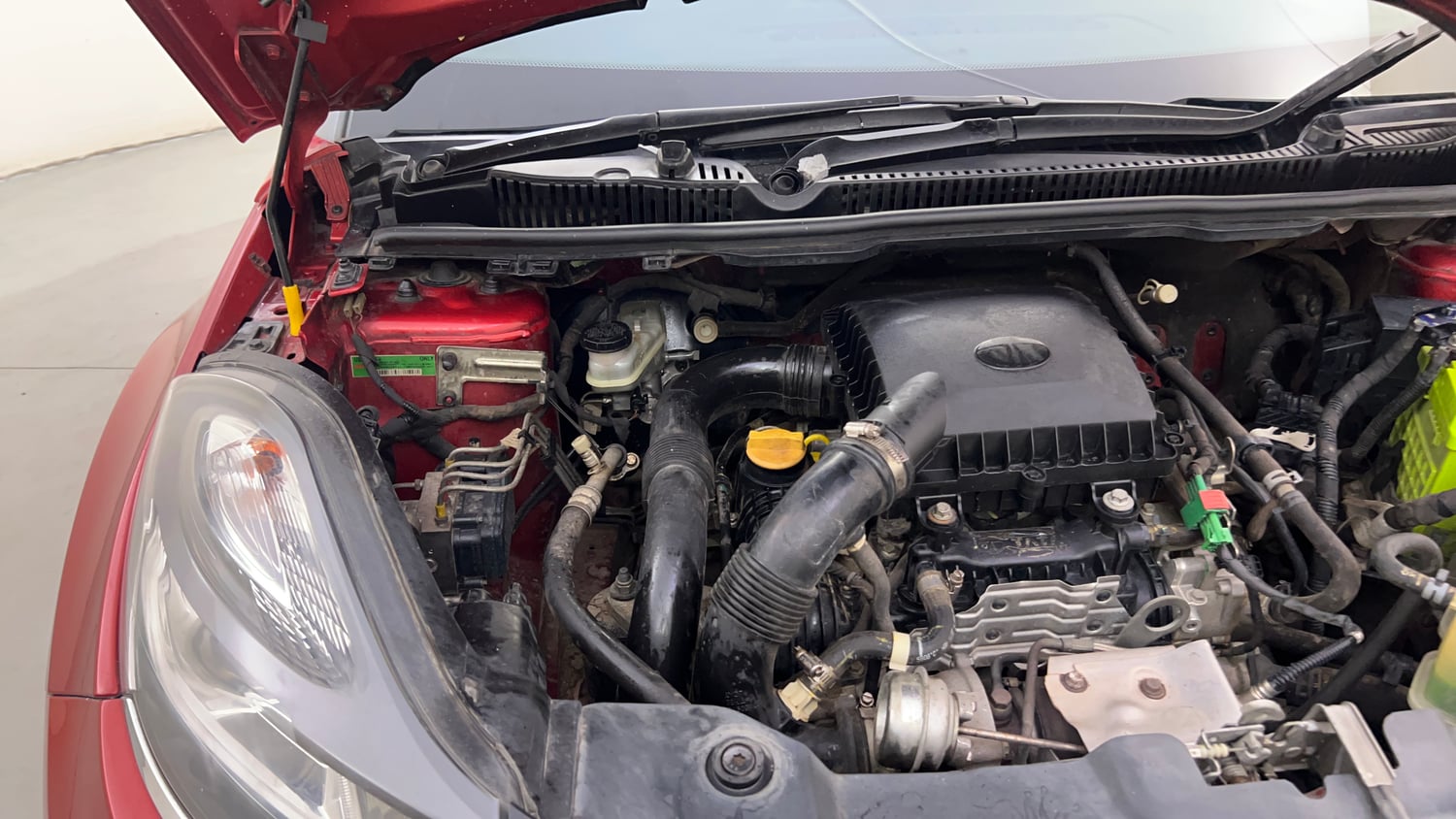 Used 2019 Tata Nexon XZA Plus Petrol Dual Tone Petrol Automatic engine ENGINE RIGHT SIDE HINGE & APRON VIEW