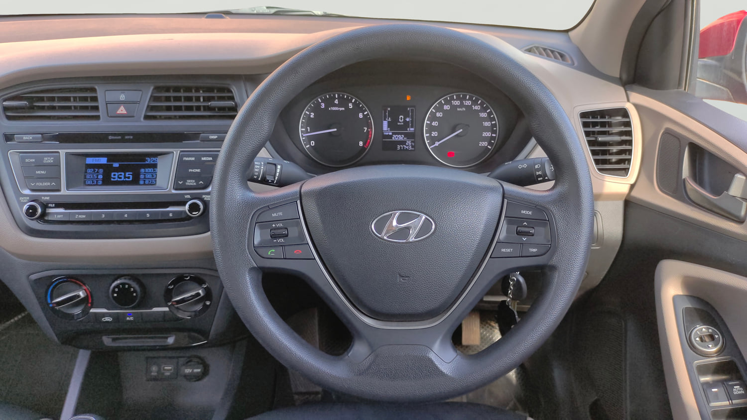 Used 2015 Hyundai Elite i20 Magna 1.2 Petrol Manual interior STEERING VIEW