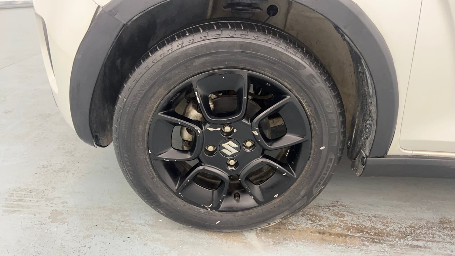 Used 2024 Maruti Suzuki Ignis Zeta 1.2 AMT Petrol Automatic tyres LEFT FRONT TYRE RIM VIEW