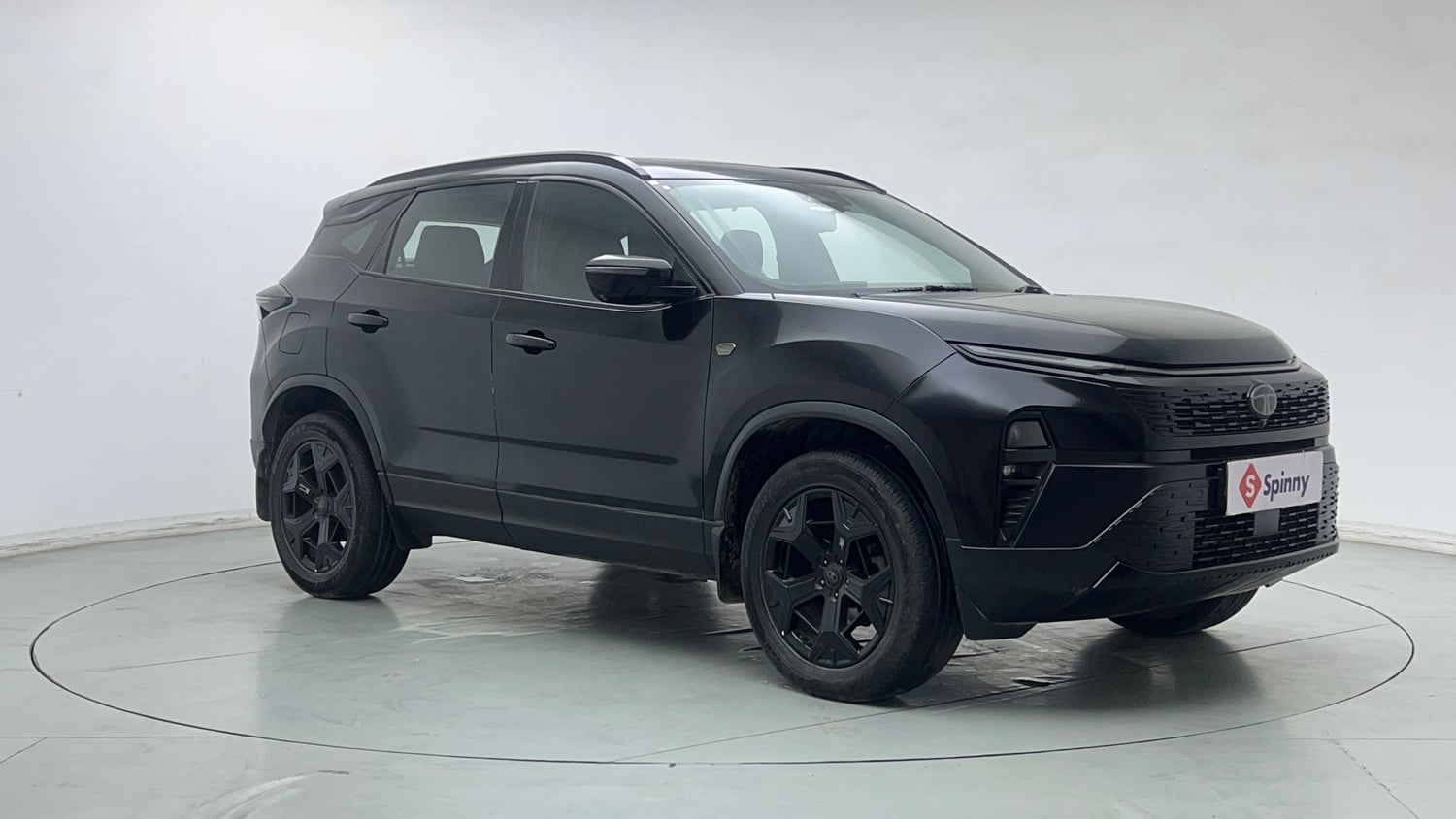 Used 2024 Tata Harrier Fearless Plus Dark Edition AT Diesel Automatic exterior RIGHT FRONT CORNER VIEW