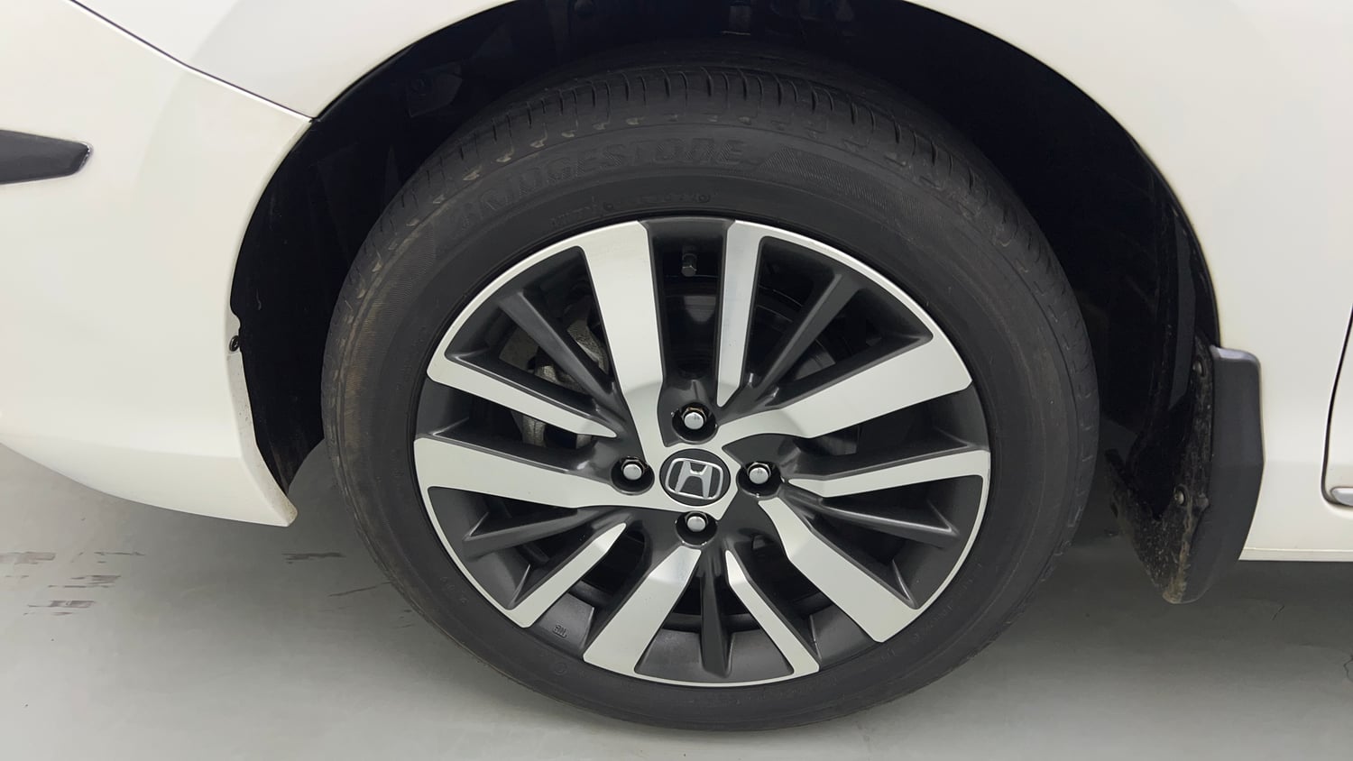 Used 2022 Honda City ZX CVT Petrol Petrol Automatic tyres LEFT FRONT TYRE RIM VIEW