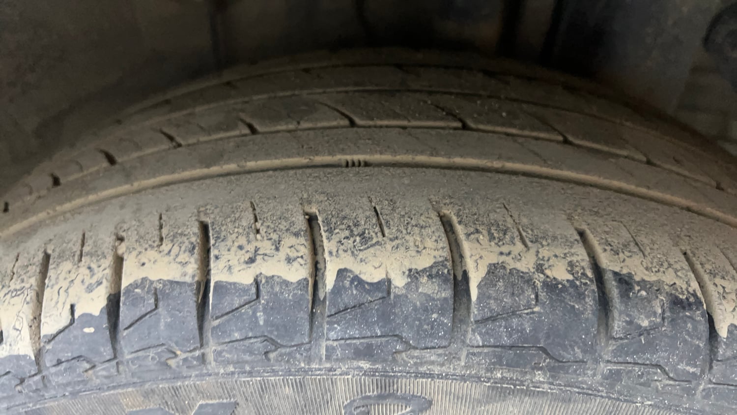 Used 2015 Hyundai Elite i20 Asta 1.4 CRDI Diesel Manual tyres LEFT REAR TYRE TREAD VIEW