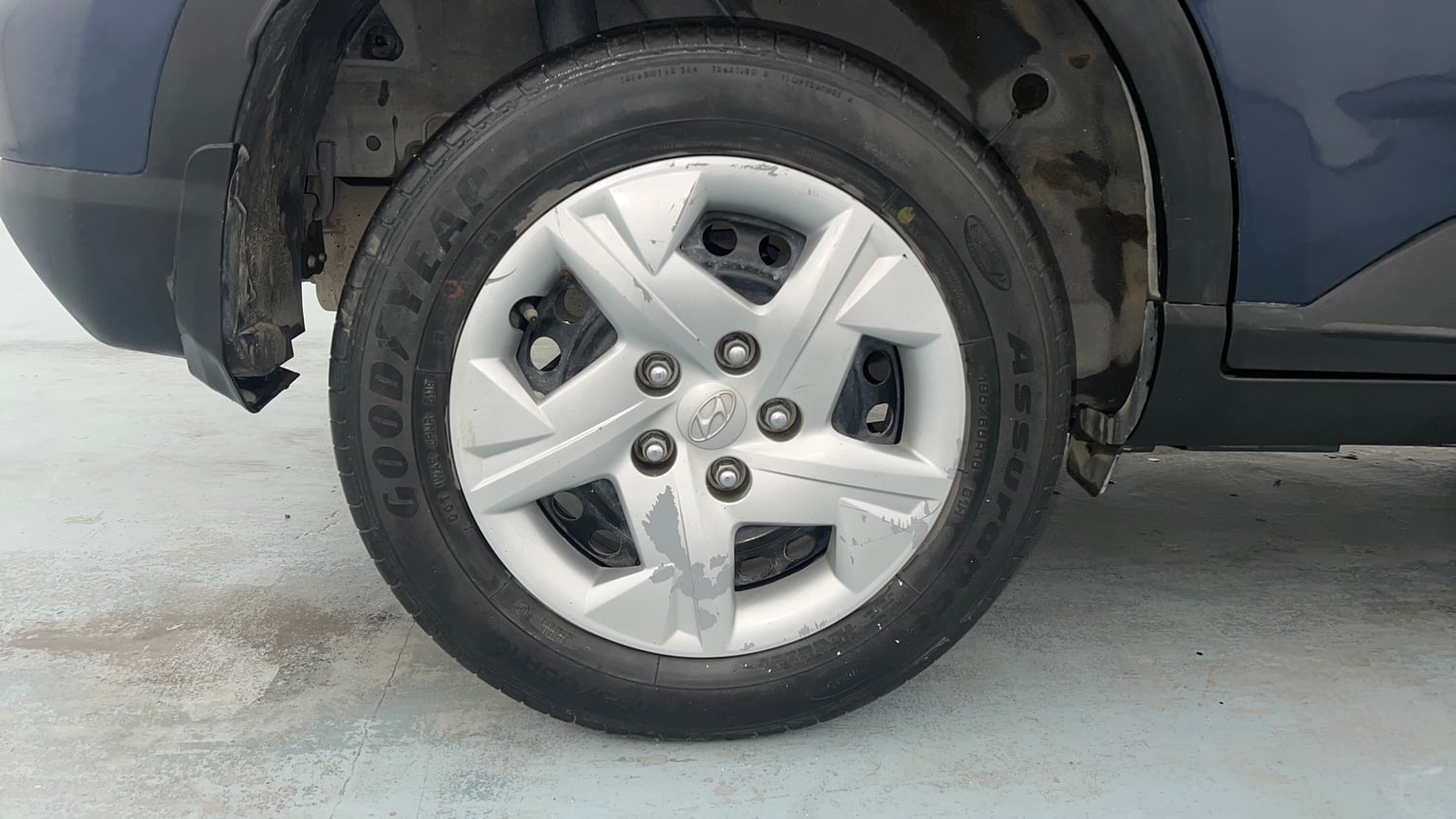 Used 2020 Hyundai Venue S 1.4 CRDi Diesel Manual tyres RIGHT REAR TYRE RIM VIEW