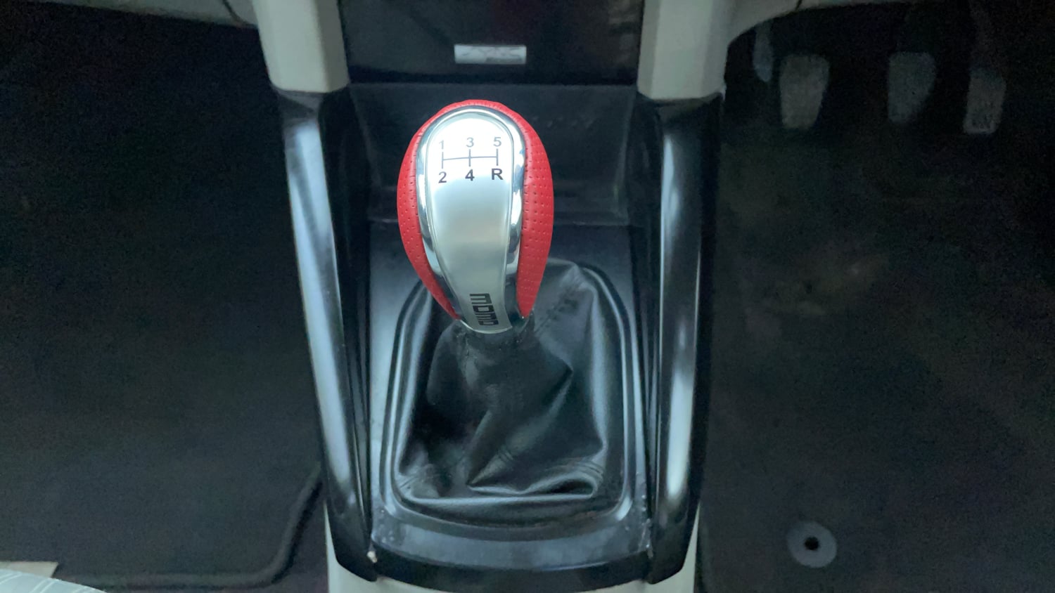 Used 2013 Ford EcoSport Titanium 1.5 Ti-VCT Petrol Manual interior GEAR  KNOB VIEW