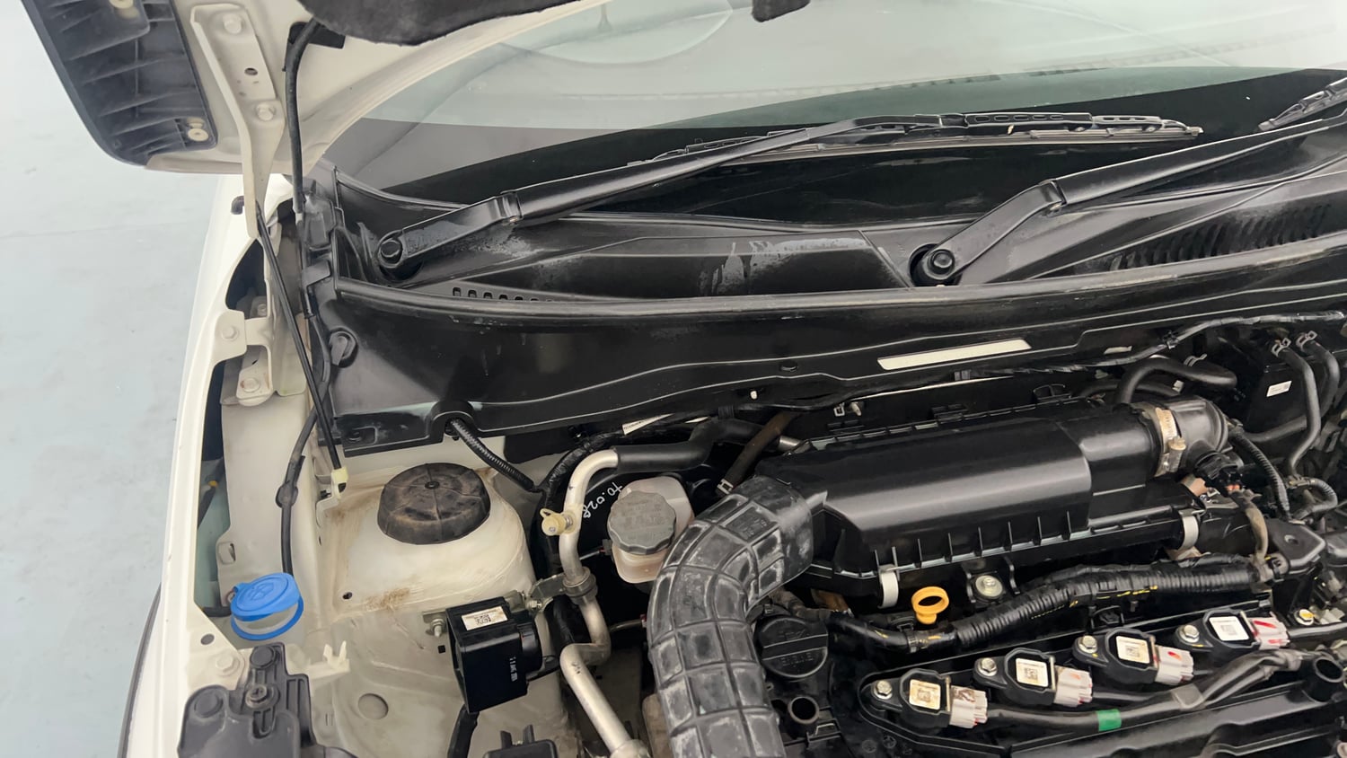 Used 2024 Maruti Suzuki Ignis Zeta 1.2 AMT Petrol Automatic engine ENGINE RIGHT SIDE HINGE & APRON VIEW