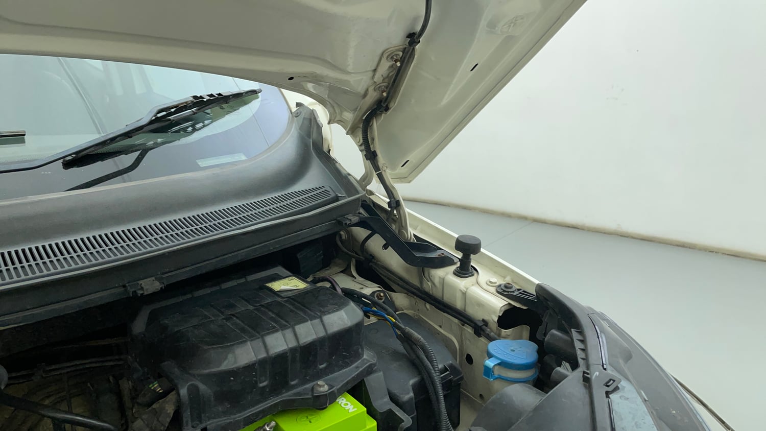 Used 2017 Ford EcoSport Titanium 1.5L TDCi Diesel Manual engine ENGINE LEFT SIDE HINGE & APRON VIEW