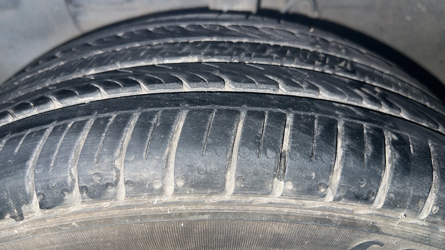 Used 2018 Hyundai Elite i20 Asta 1.2 (O) Petrol Manual tyres LEFT FRONT TYRE TREAD VIEW