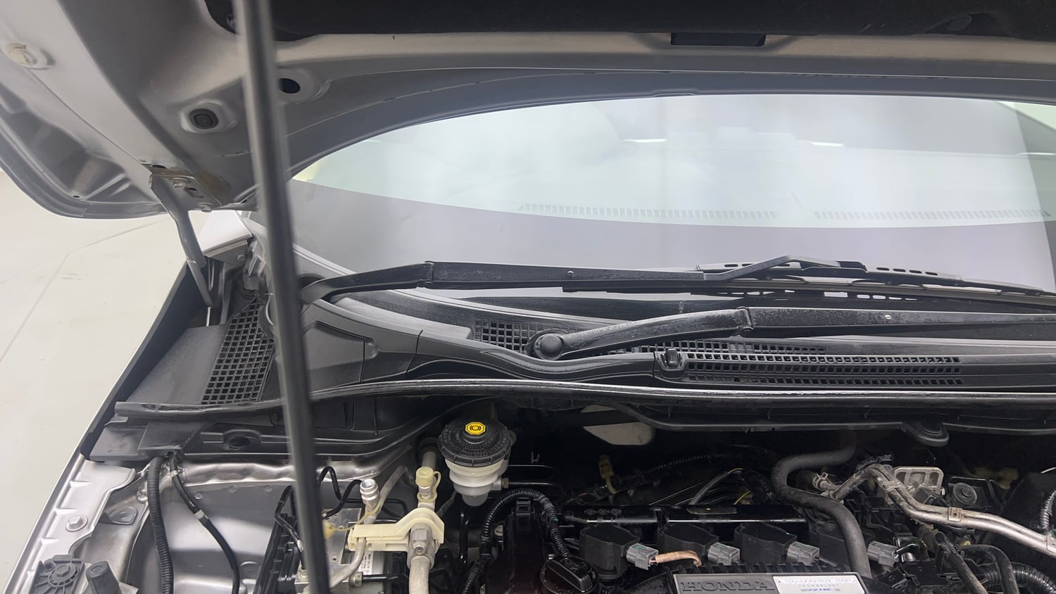 Used 2022 Honda City VX CVT Petrol Petrol Automatic engine ENGINE RIGHT SIDE HINGE & APRON VIEW