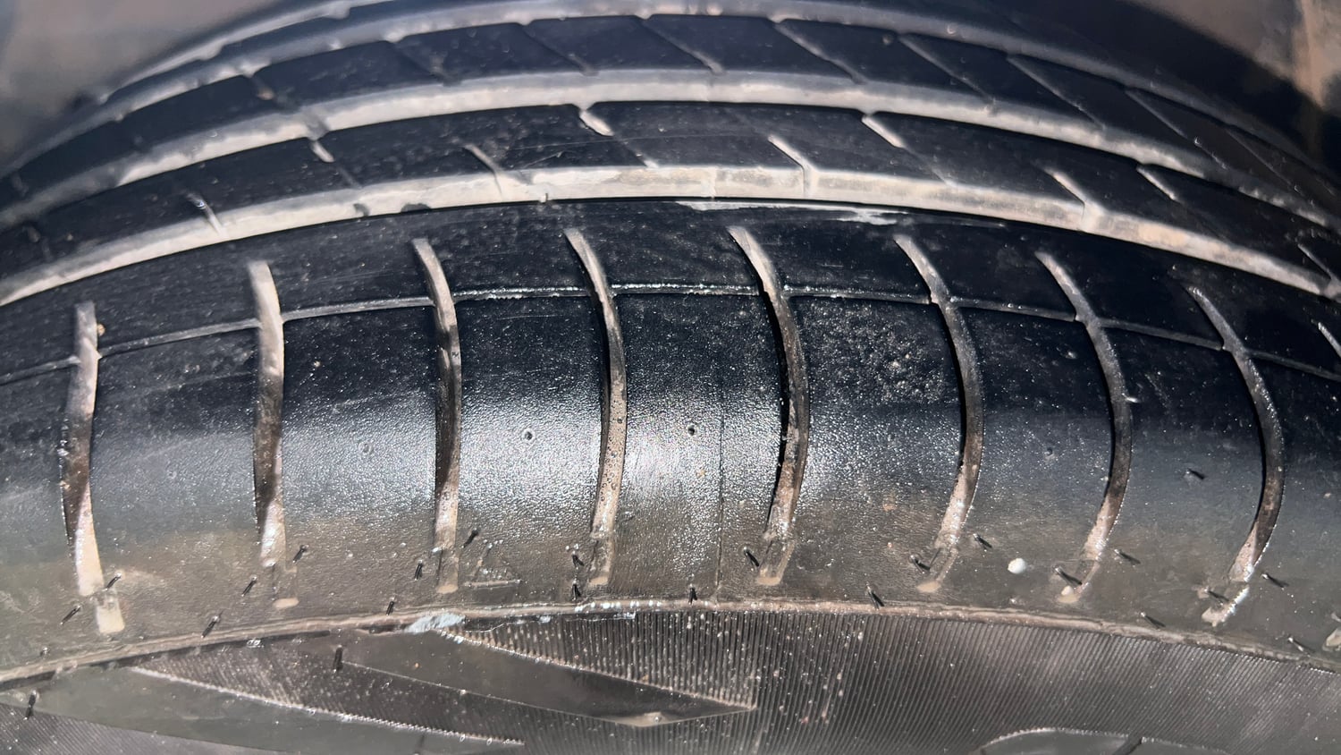 Used 2021 Maruti Suzuki Baleno Delta Petrol Manual tyres LEFT FRONT TYRE TREAD VIEW