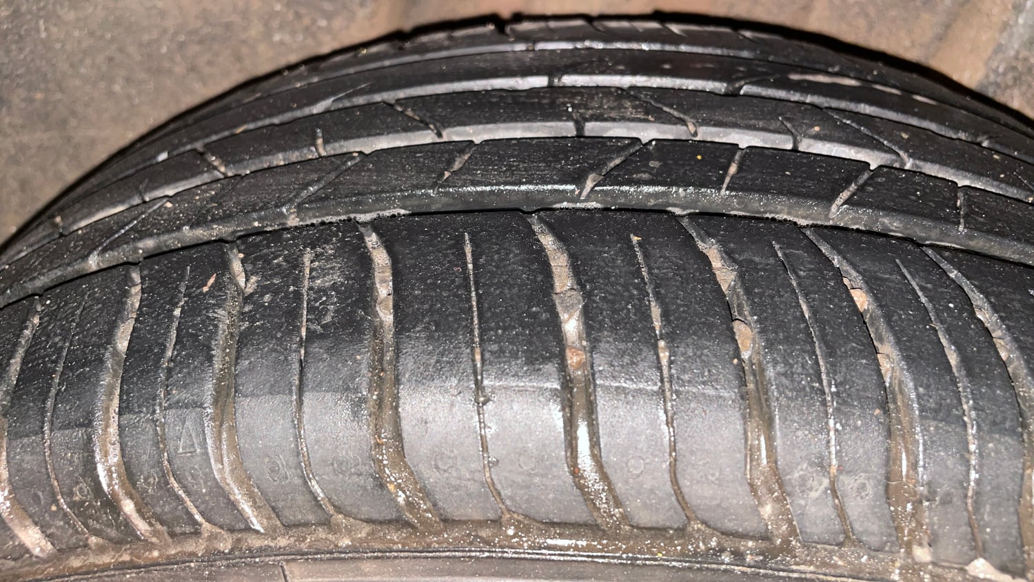 Used 2022 Volkswagen Virtus Topline 1.0 TSI MT Petrol Manual tyres RIGHT REAR TYRE TREAD VIEW