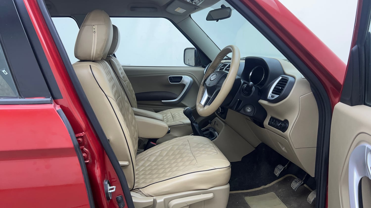 Used 2017 Mahindra TUV300 T8 mHAWK100 Diesel Manual interior RIGHT SIDE FRONT DOOR CABIN VIEW