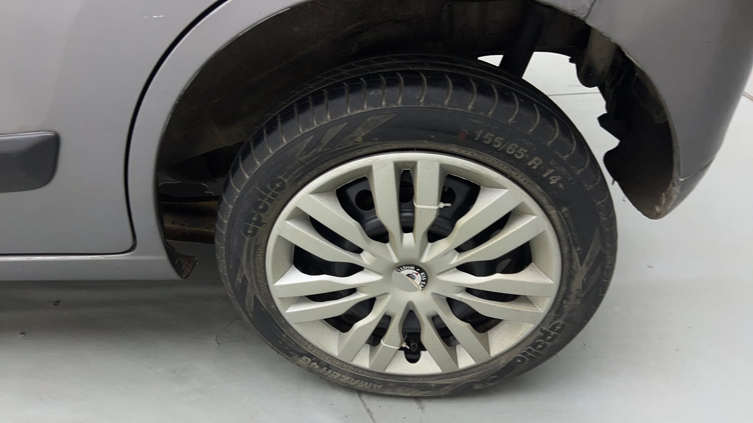 Used 2014 Maruti Suzuki Wagon R VXI Petrol Manual tyres LEFT REAR TYRE RIM VIEW
