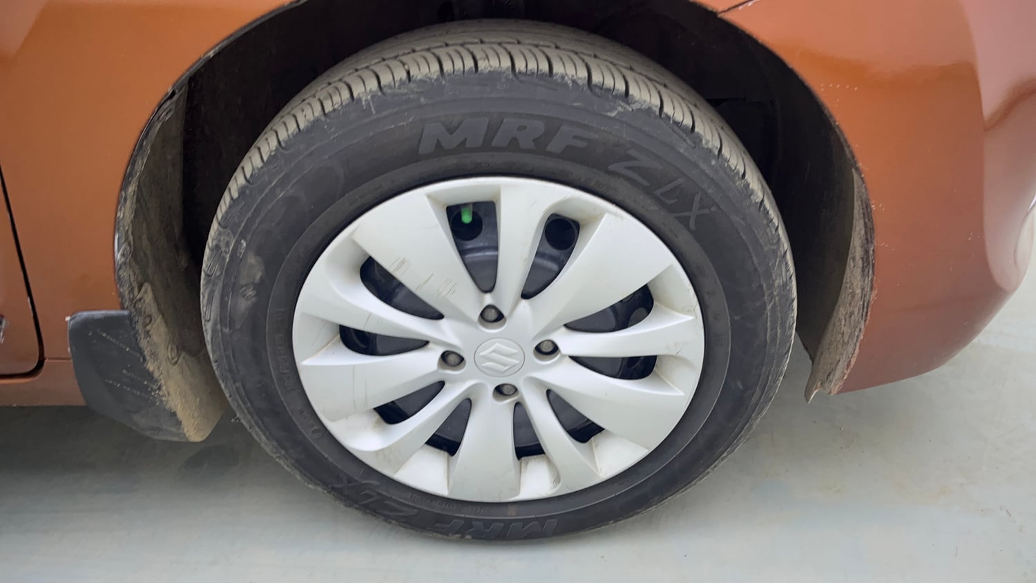 Used 2017 Maruti Suzuki Baleno Delta 1.2 Petrol Manual tyres RIGHT FRONT TYRE RIM VIEW