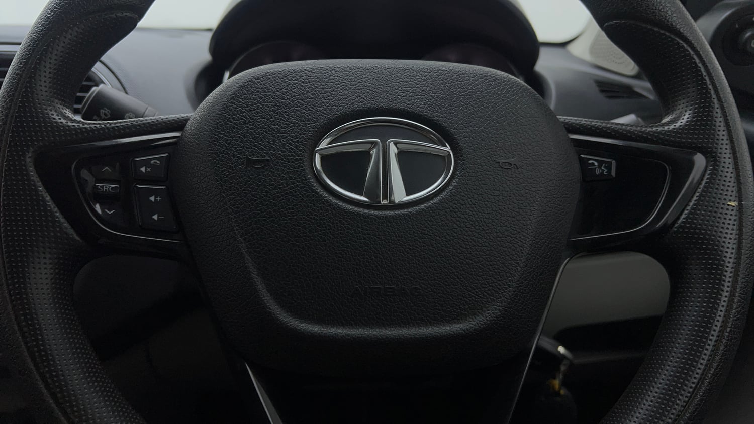 Used 2019 Tata Tiago Revotron XZ w/o Alloy Petrol Manual top_features Airbags
