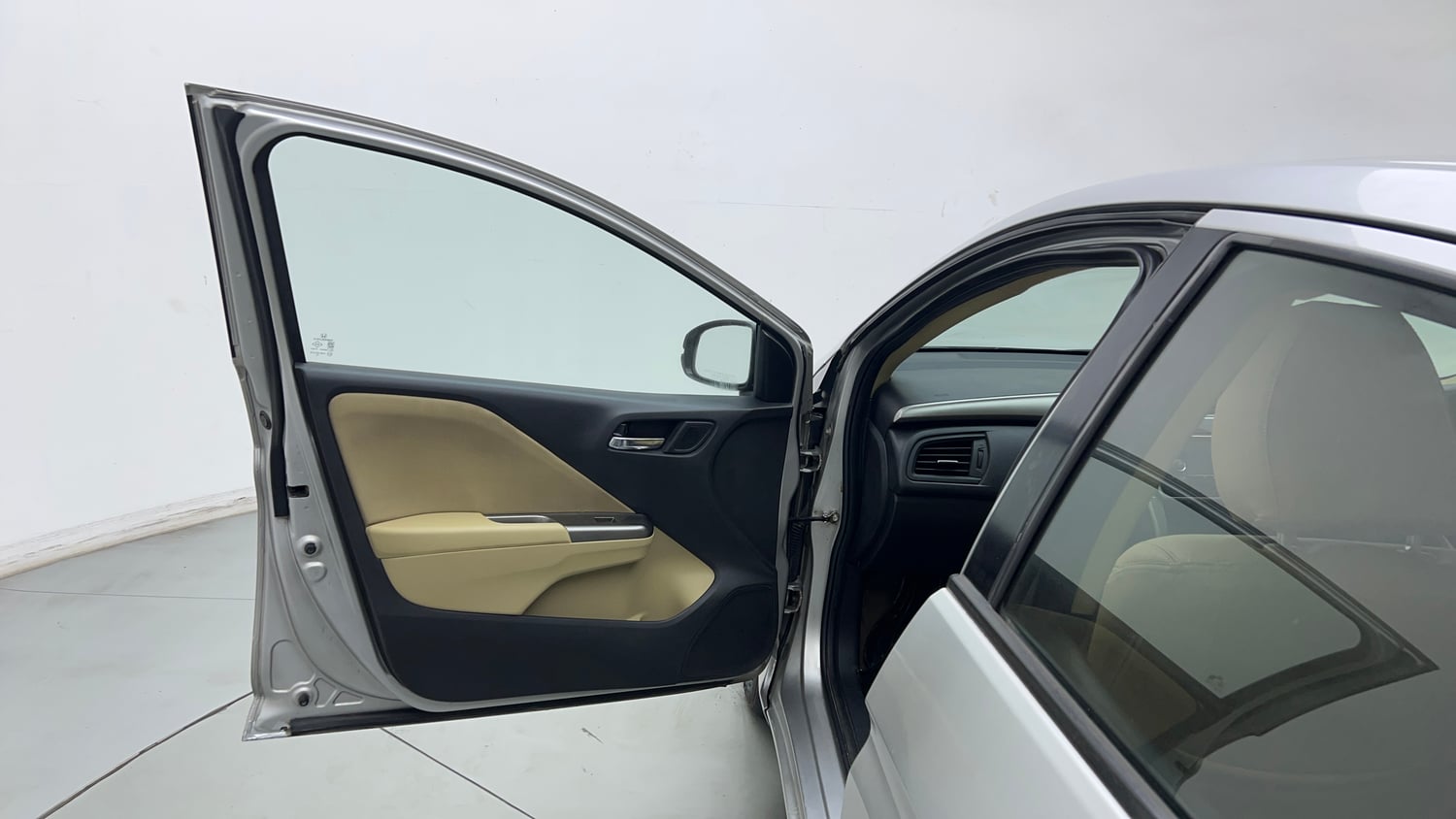 Used 2016 Honda City V Petrol Manual interior LEFT FRONT DOOR OPEN VIEW