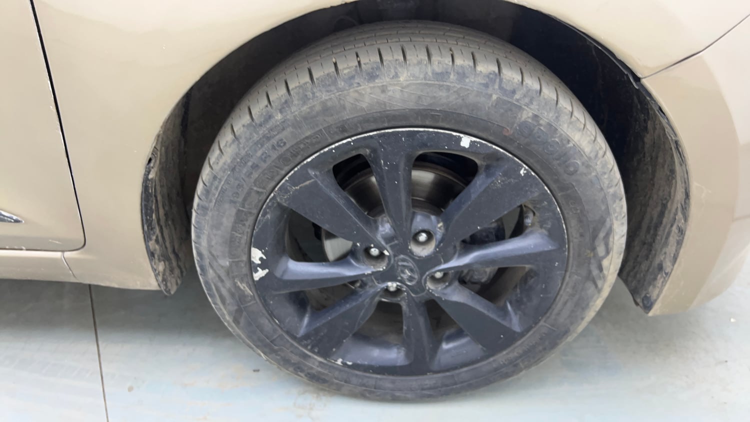 Used 2015 Hyundai Elite i20 Asta 1.4 CRDI Diesel Manual tyres RIGHT FRONT TYRE RIM VIEW