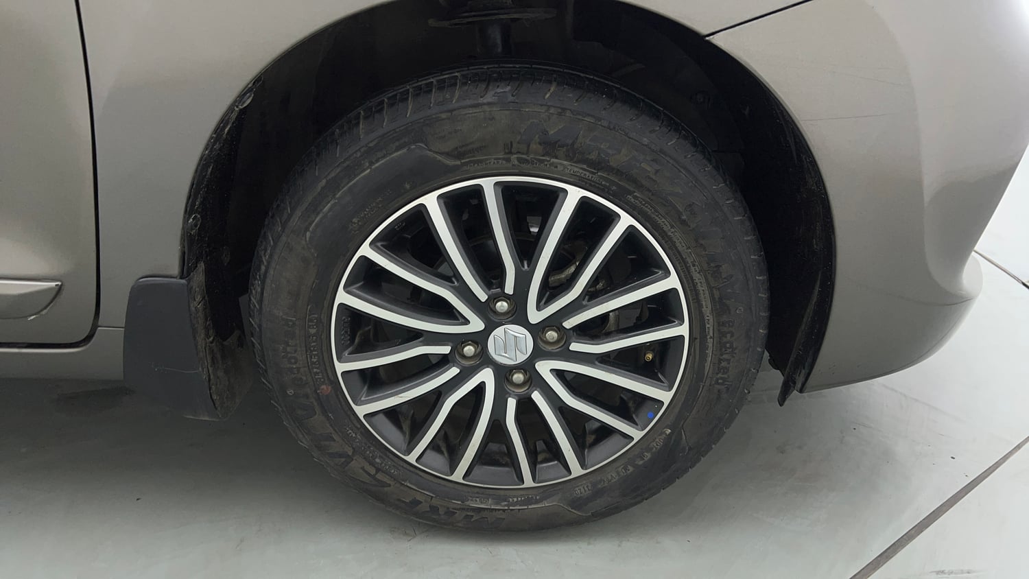 Used 2020 Maruti Suzuki Baleno Delta Petrol Manual tyres RIGHT FRONT TYRE RIM VIEW