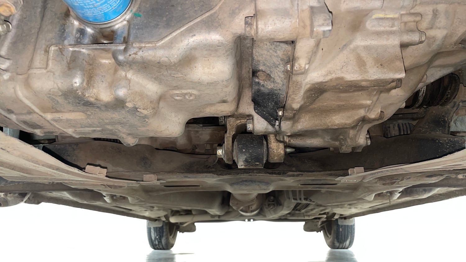 Used 2015 Honda Amaze 1.2 SX i-VTEC Petrol Manual extra FRONT LEFT UNDERBODY VIEW