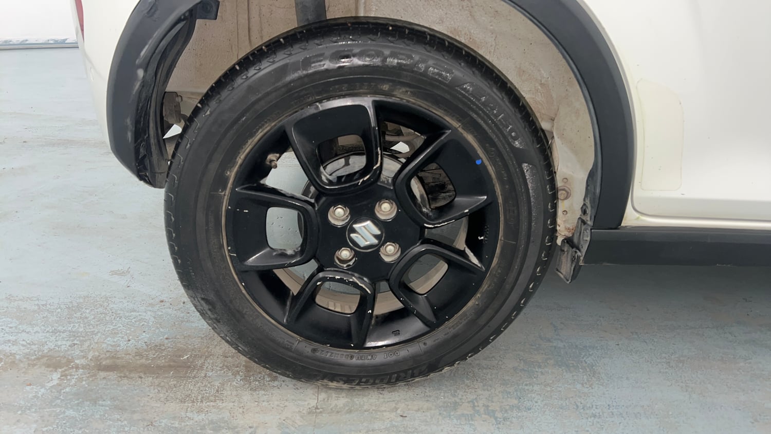 Used 2024 Maruti Suzuki Ignis Zeta 1.2 AMT Petrol Automatic tyres RIGHT REAR TYRE RIM VIEW