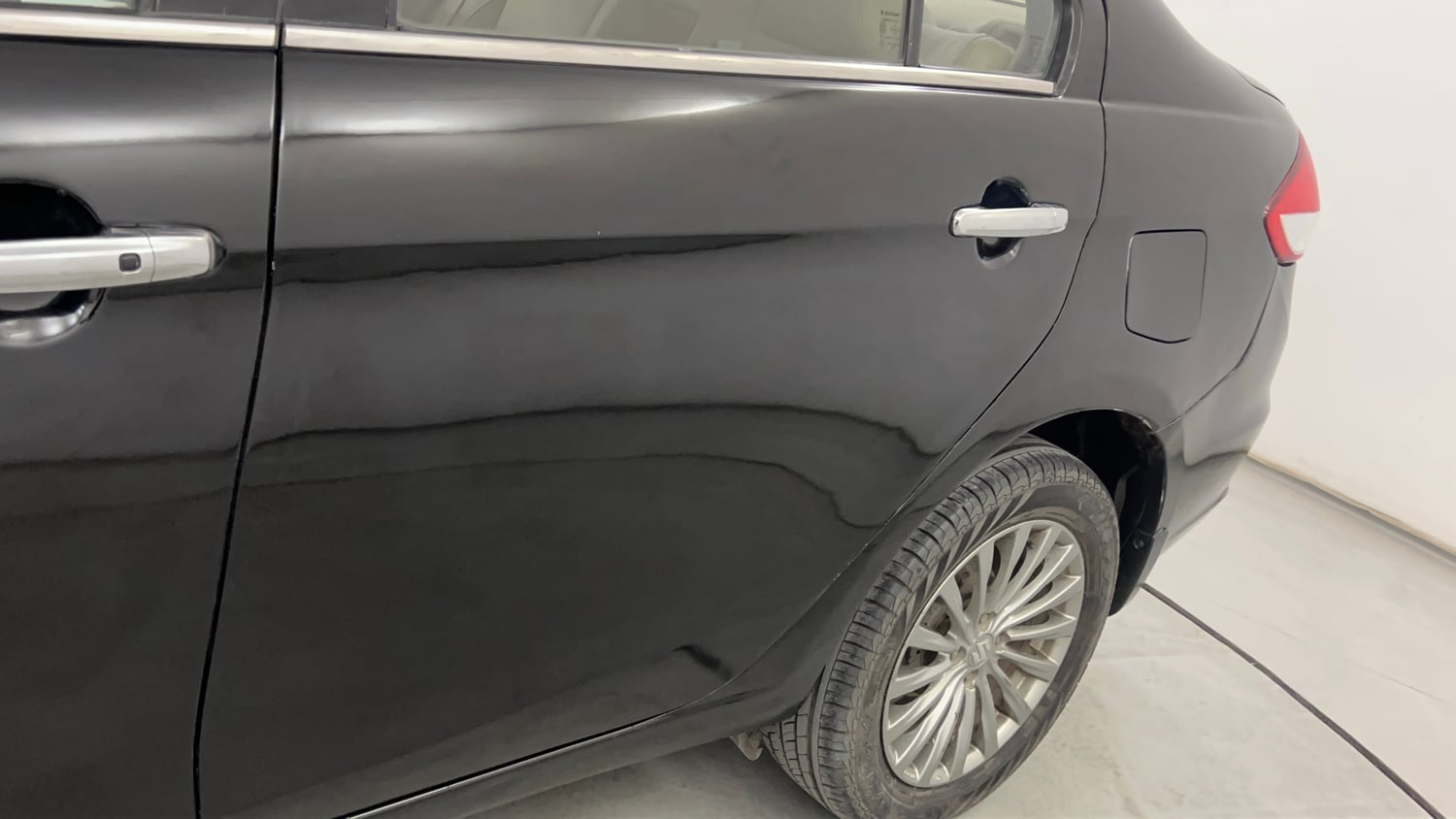 Used 2016 Maruti Suzuki Ciaz ZXI+ AT Petrol Automatic dents MINOR SCRATCH