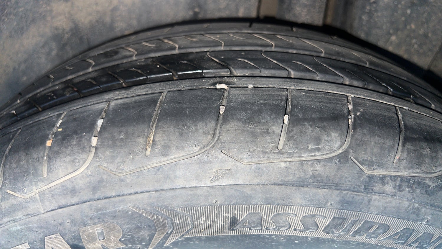 Used 2017 Maruti Suzuki Ciaz ZXi Petrol Manual tyres LEFT REAR TYRE TREAD VIEW