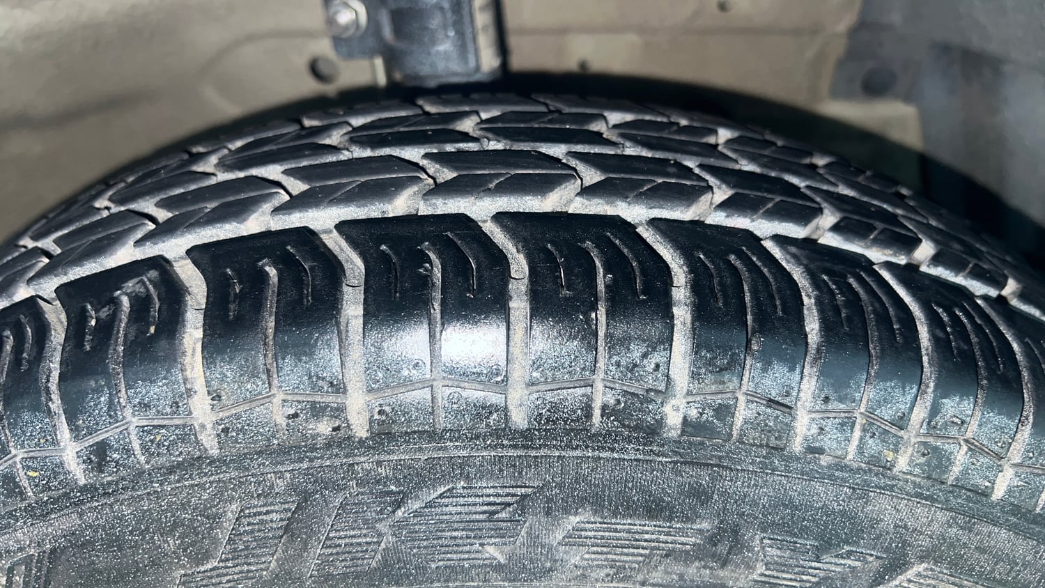 Used 2015 Maruti Suzuki Swift LXi Petrol Manual tyres RIGHT FRONT TYRE TREAD VIEW