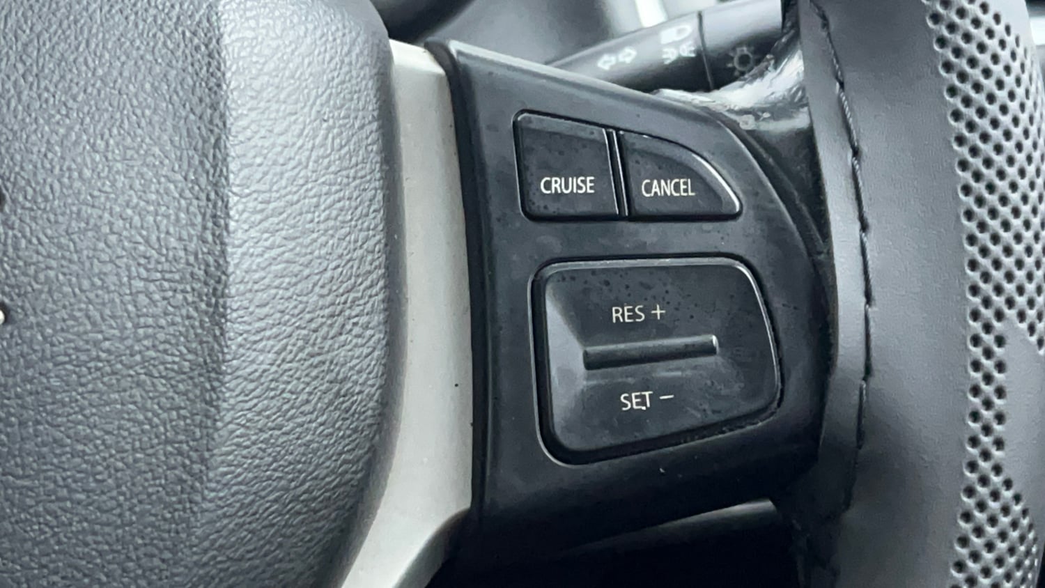 Used 2017 Maruti Suzuki S-Cross Alpha 1.3 Diesel Manual top_features Cruise control
