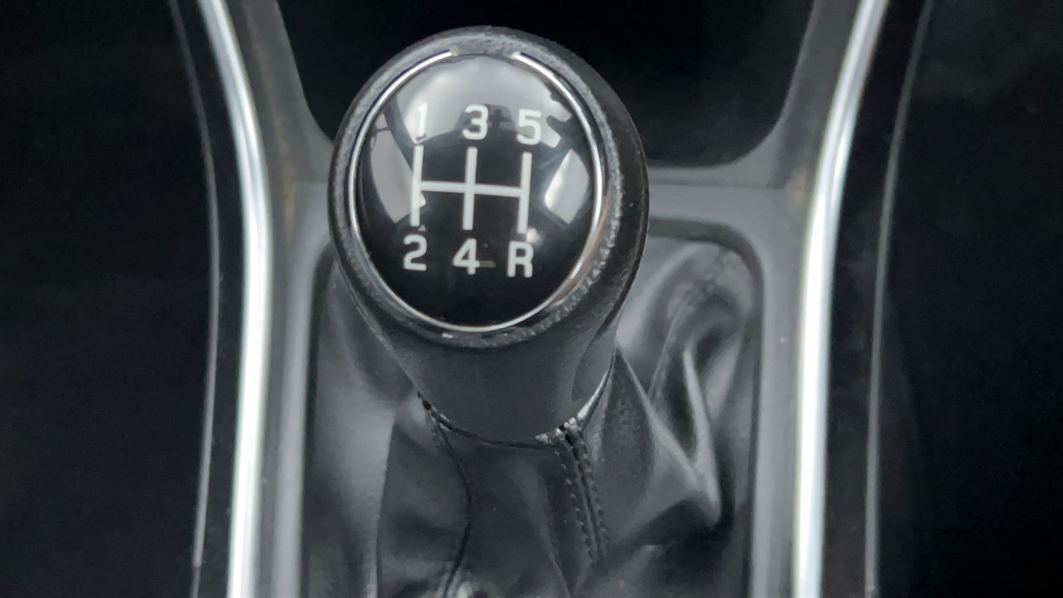 Used 2017 Maruti Suzuki S-Cross Alpha 1.3 Diesel Manual interior GEAR  KNOB VIEW